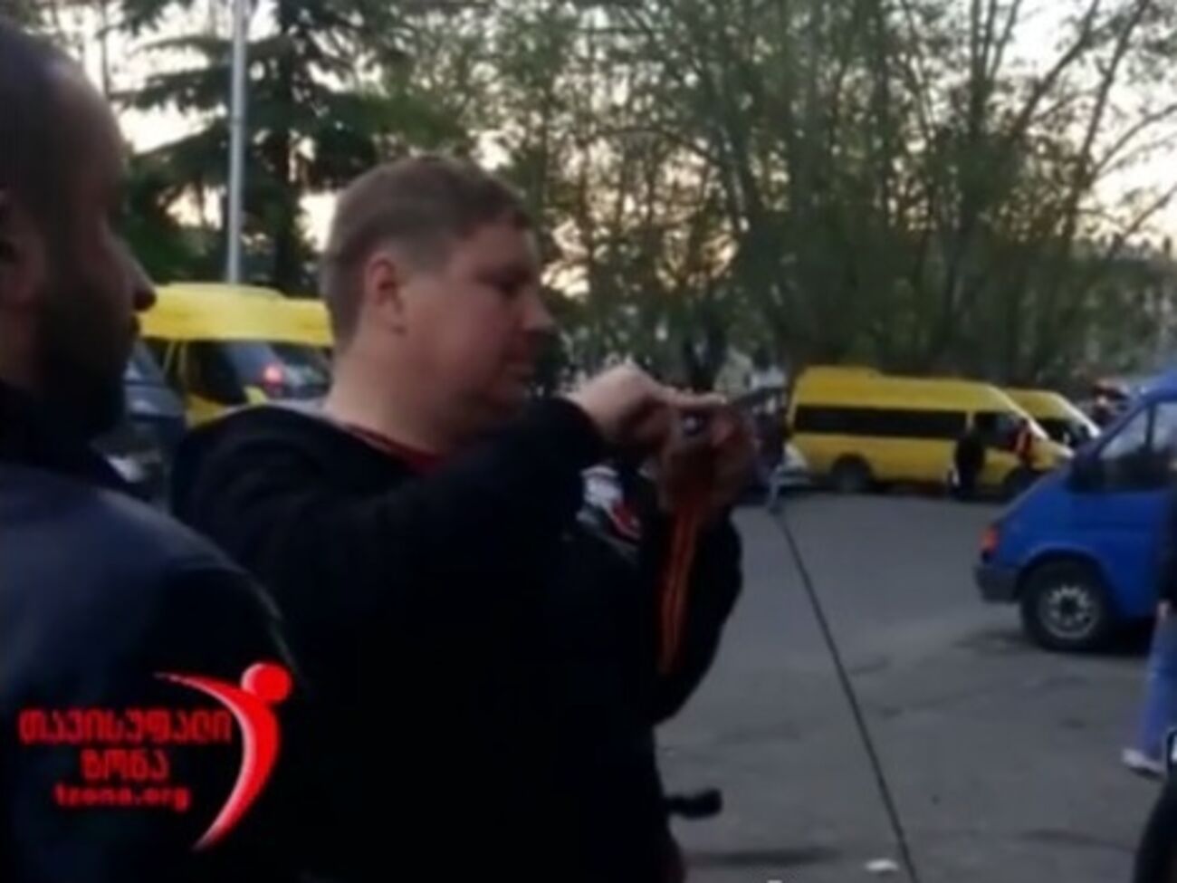 Задержанных за снятие георгиевских ленточек активистов уже отпустили