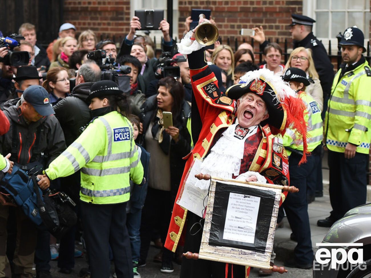 Британцы радуются рождению еще одной наследницы престола