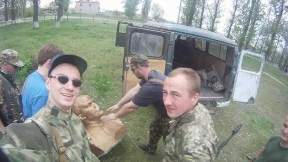 В Луганской области стало одним памятником Ленину меньше