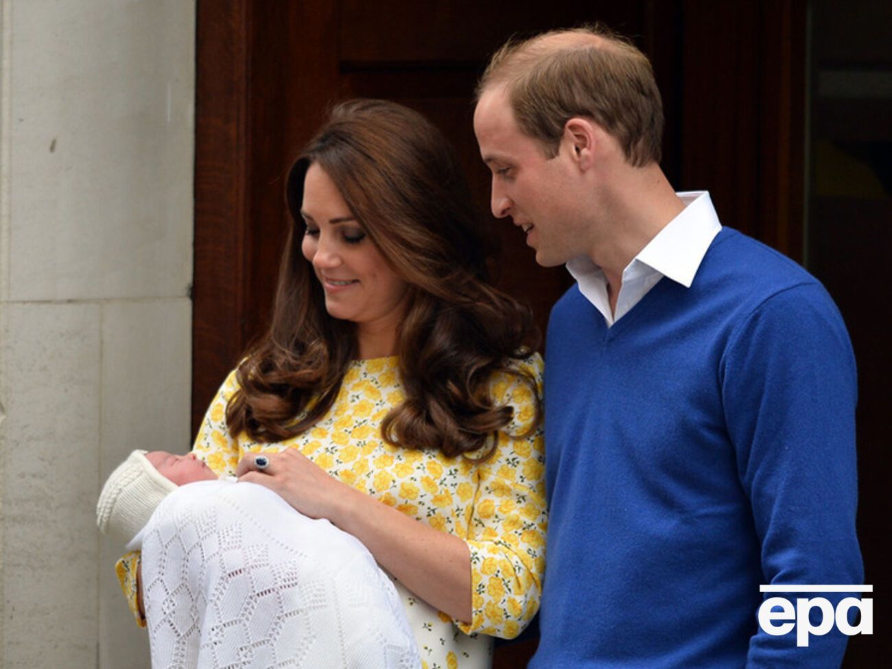 Принц Уильям и Кейт Мидлтон с новорожденной дочкой