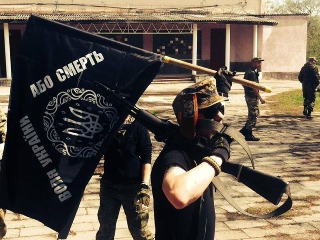 В Луганской области снесли два памятника Ленину