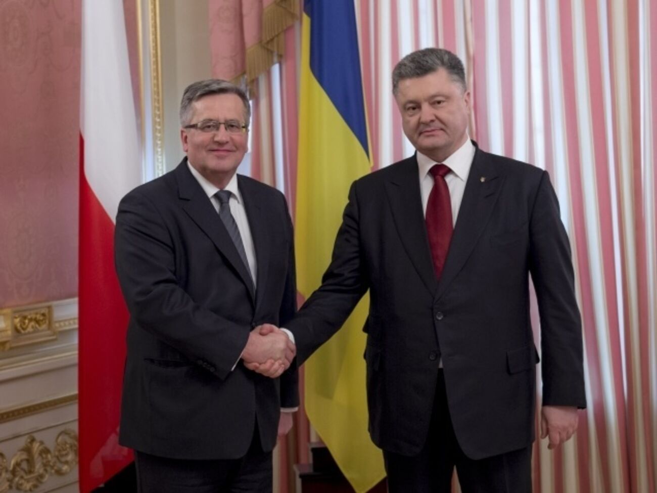 Порошенко поговорил с Коморовским