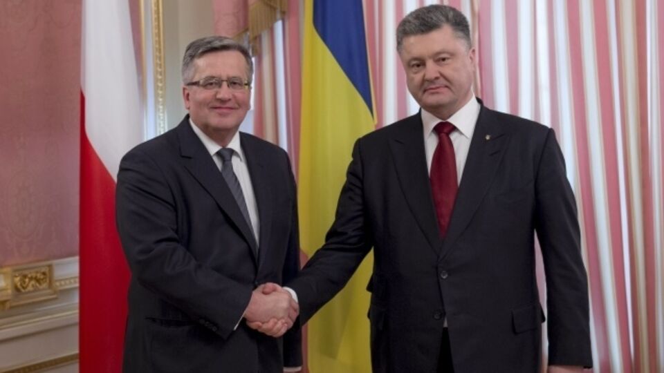 Порошенко поговорил с Коморовским