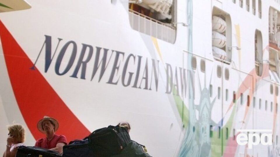 Судно село на мель в районе Бермуд