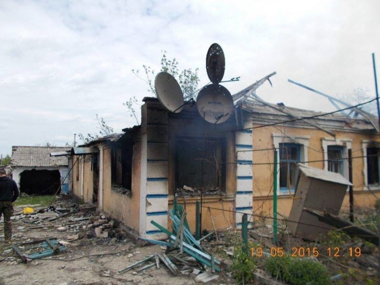 Дом по улице Красноармейской в Песках, в который попал зажигательный снаряд