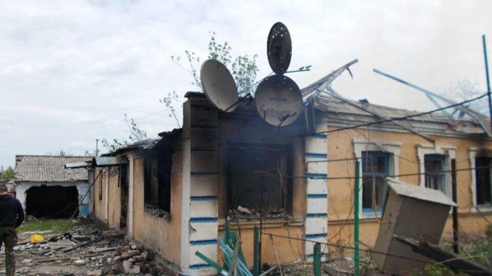 Дом по улице Красноармейской в Песках, в который попал зажигательный снаряд