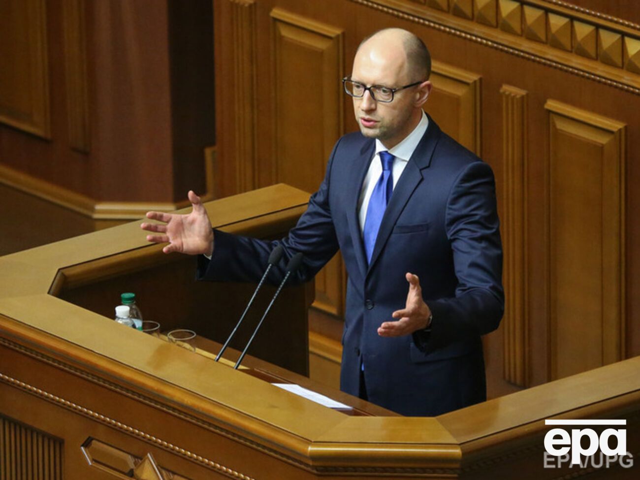 Яценюк призвал разрешить введение миротворцев, санкционированное решениями ООН или ЕС