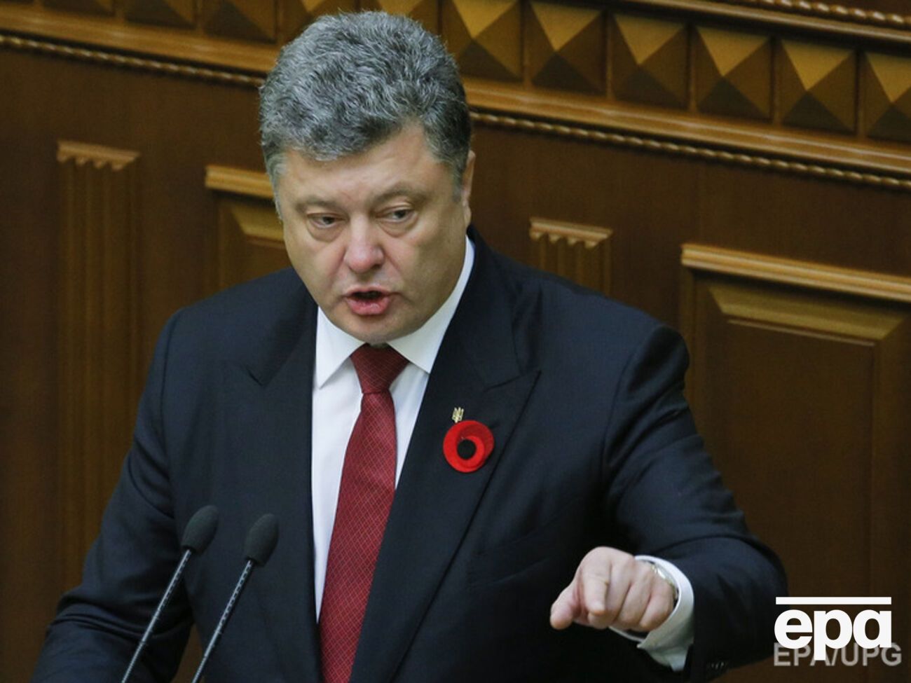 Депутаты требуют расследовать обстоятельства передачи Петру Порошенко земельного участка в центре Киева