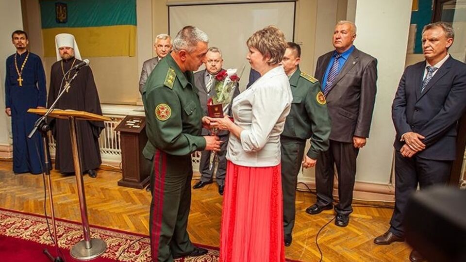 НГУ: Орден погибшего вручают его матери