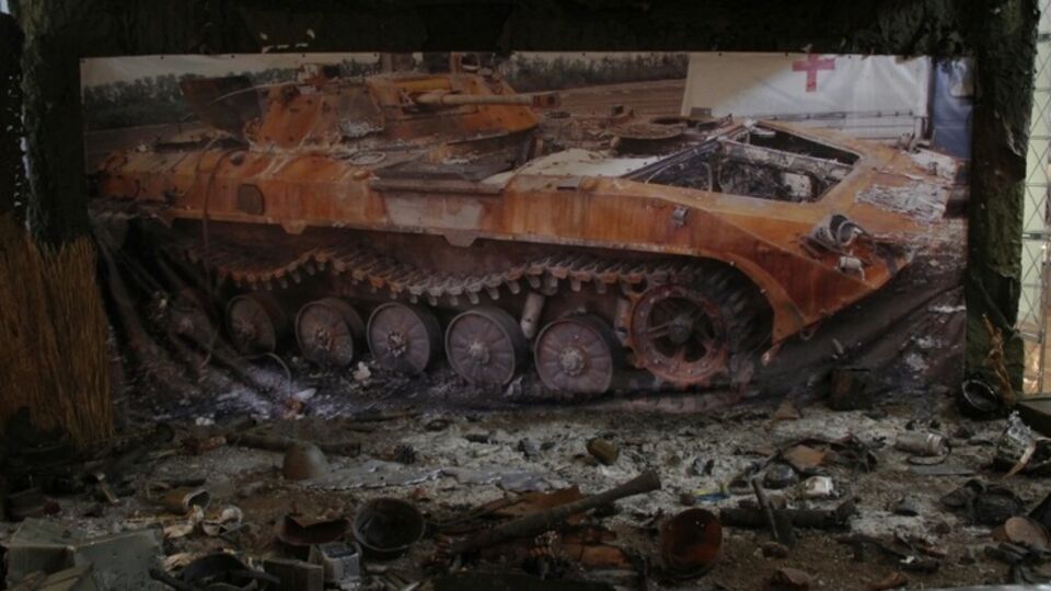 Минобороны: На стендах собраны, в частности, боевая техника и оружие с поля боя, которые доказывают присутствие российских войск на востоке Украины