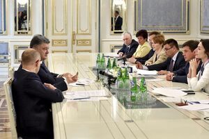 На встрече Петр Порошенко поручил ускорить выполнение всех требований ЕС, необходимых для отмены визового режима