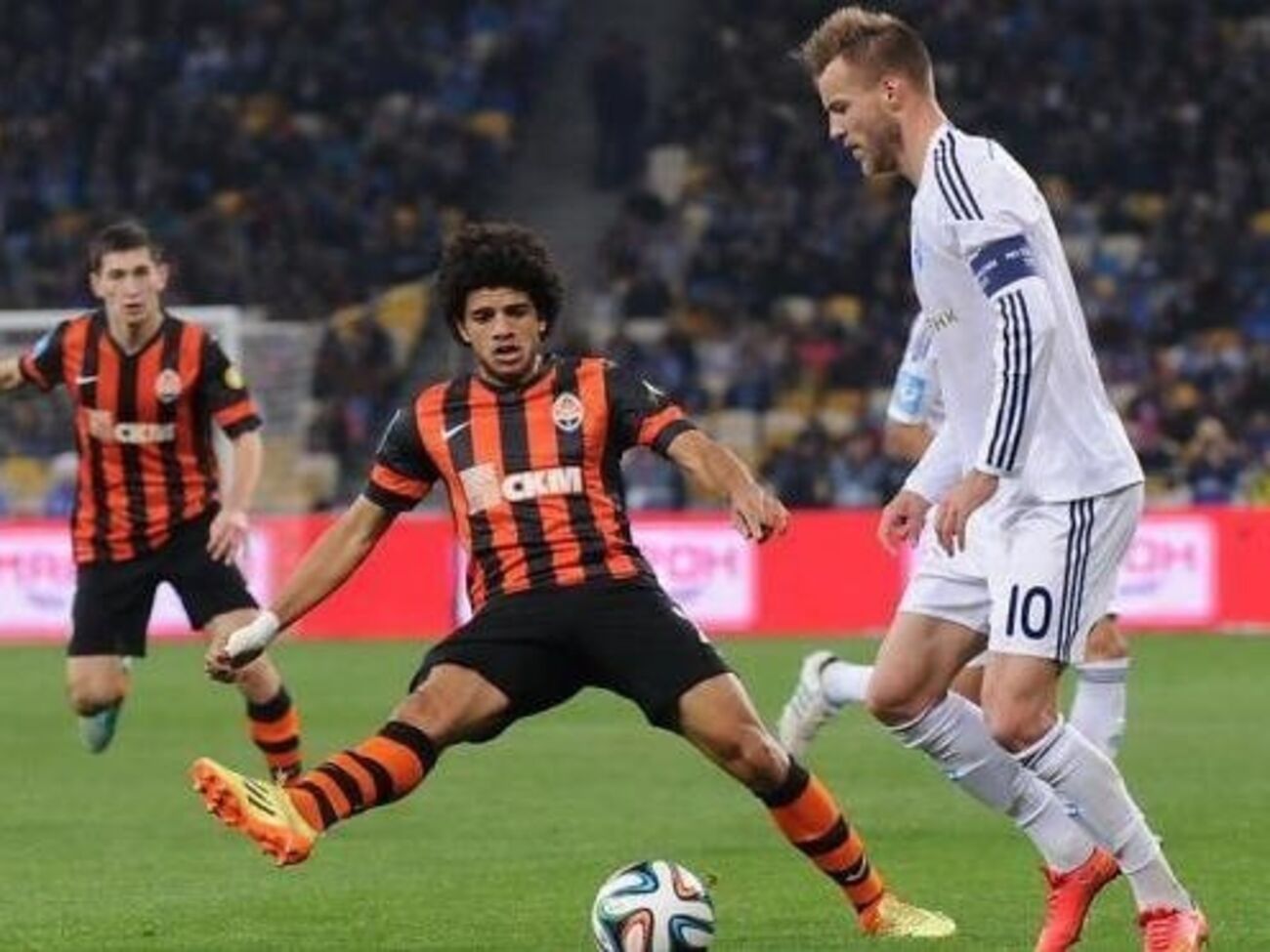 Финал Кубка Украины пройдет в "классическом" формате: "Динамо" против "Шахтера"