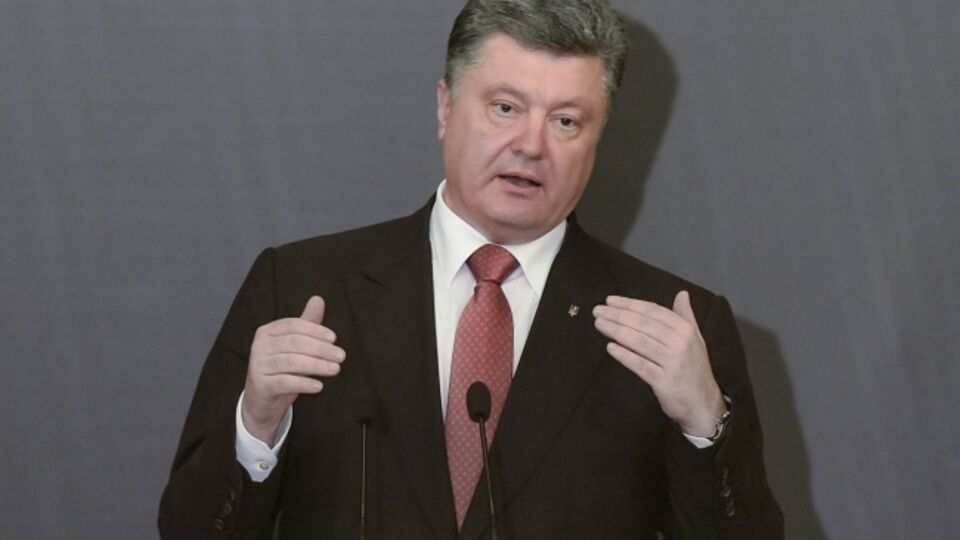 Порошенко подписал закон, которым восстанавливаются научные пенсии