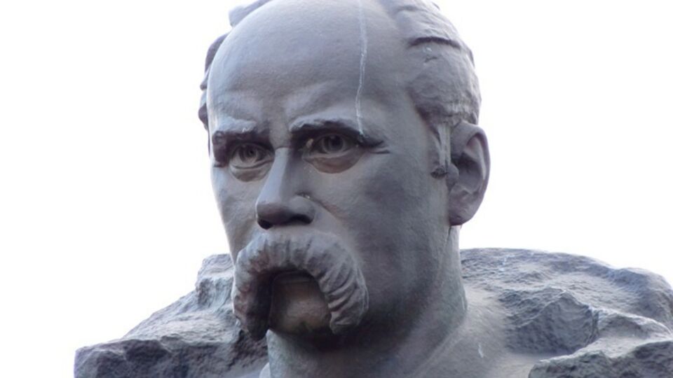 Памятник Тарасу Шевченко в центре Царичанки