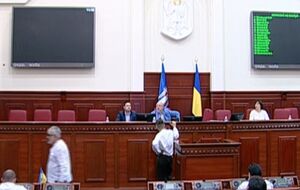 Из-за протестов сессия Киевсовета прервалась примерно на 30 минут