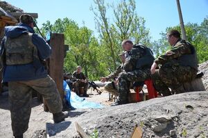 Военных призвали вести себя образцово