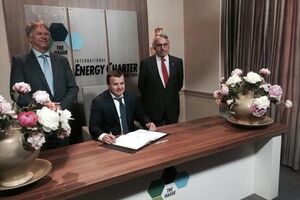 В Гааге Министр энергетики и угольной промышленности Демчишин подписал финальный документ Международной конференции по Энергетической Хартии