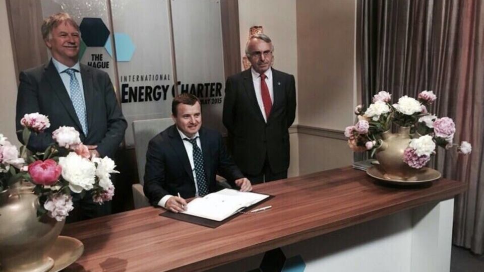 В Гааге Министр энергетики и угольной промышленности Демчишин подписал финальный документ Международной конференции по Энергетической Хартии