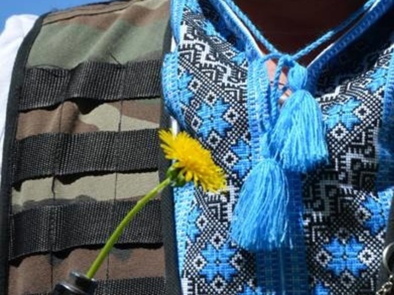 На передовой отметили День вышиванки