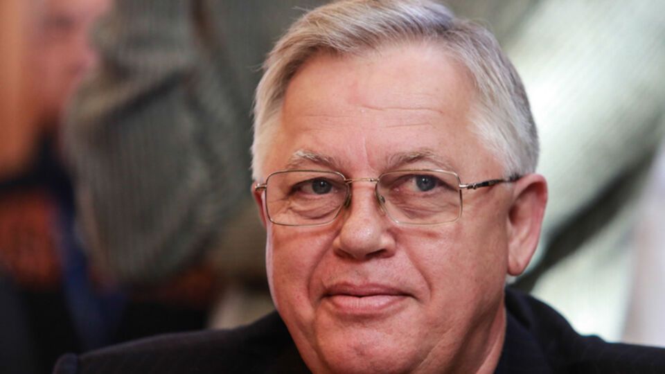 По данным "Апострофа", Петр Симоненко сохранит лидерство в новой партии, хотя с этим не согласны рядовые члены КПУ