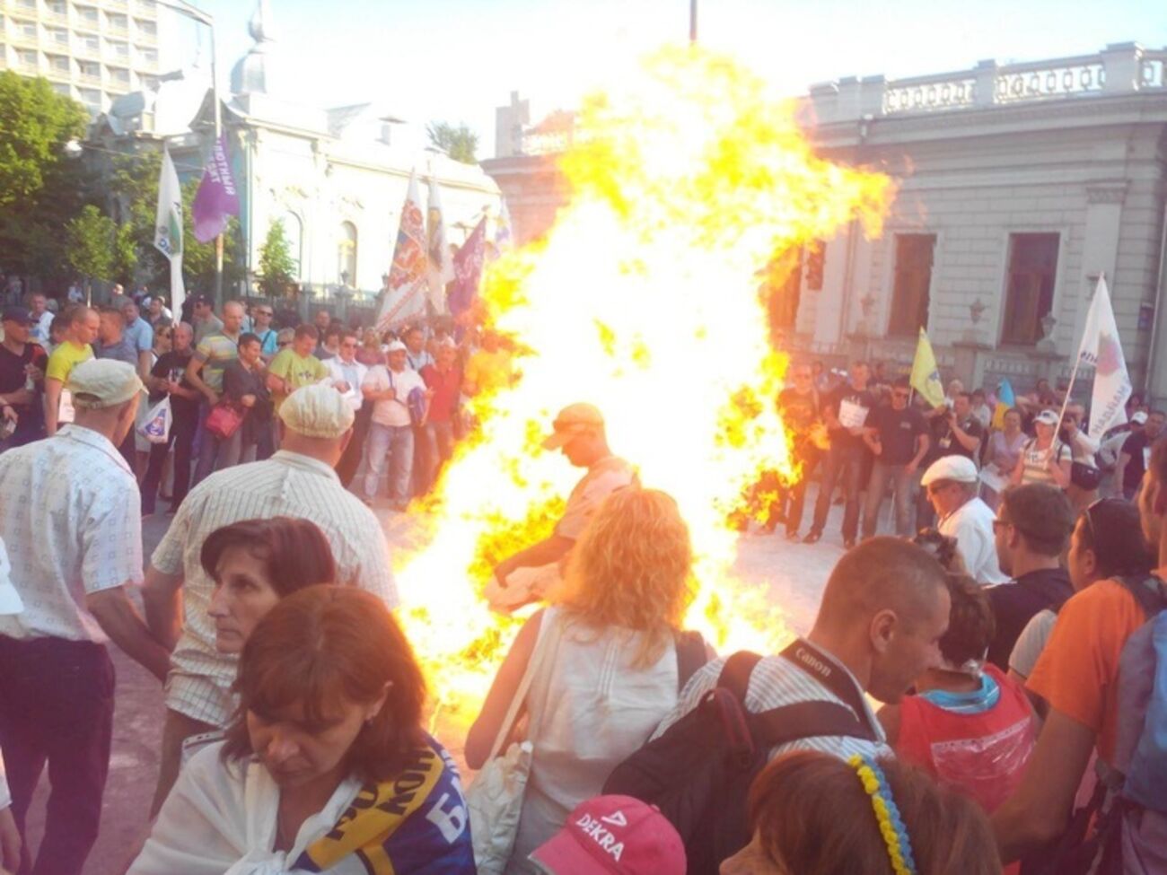 По Радой подожгли шины