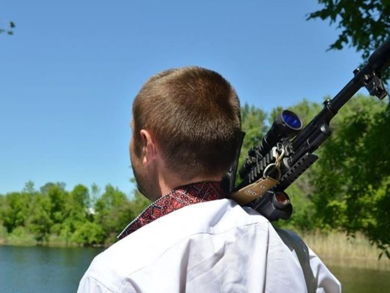 В вышиванках ходили сегодня горожане, депутаты и бойцы АТО