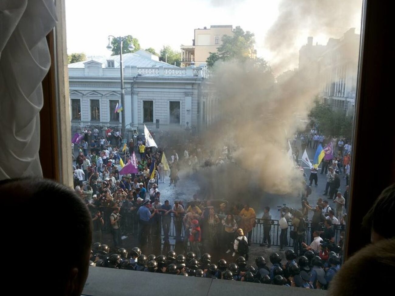 Активисты митинговали под Радой в течение всего четверга