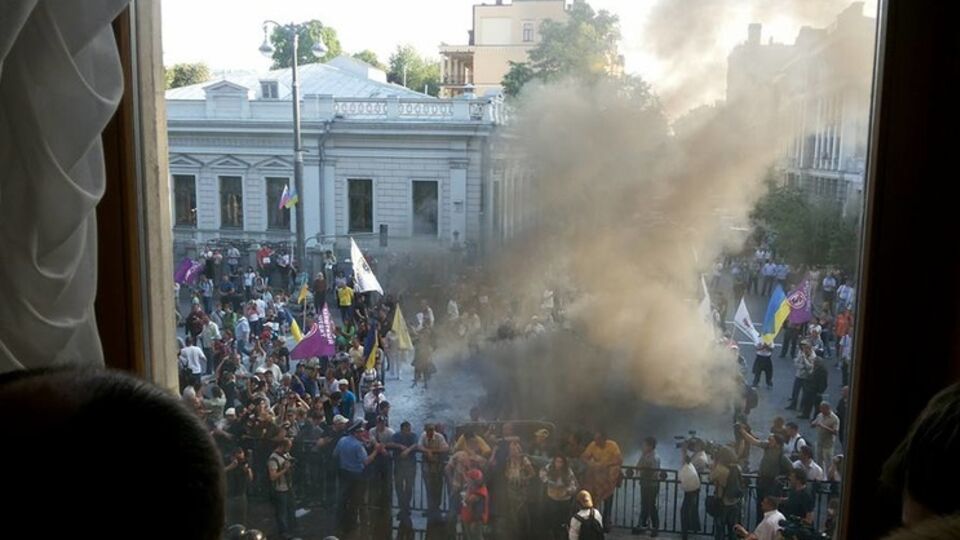 Активисты митинговали под Радой в течение всего четверга