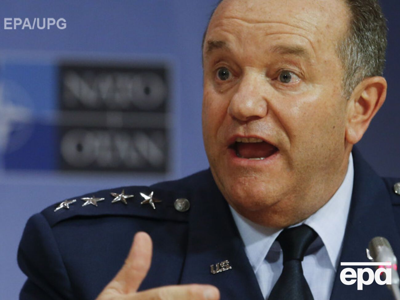 Командующий силами НАТО в Европе генерал Филипп Бридлав