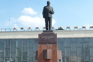 Памятник Ворошилову пытались снести