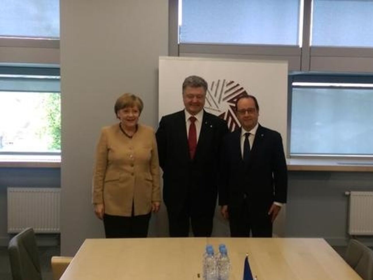Цеголко: Порошенко проводит встречу с Меркель и Олландом