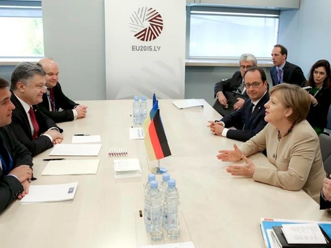 Порошенко переговорил с Меркель и Олландом