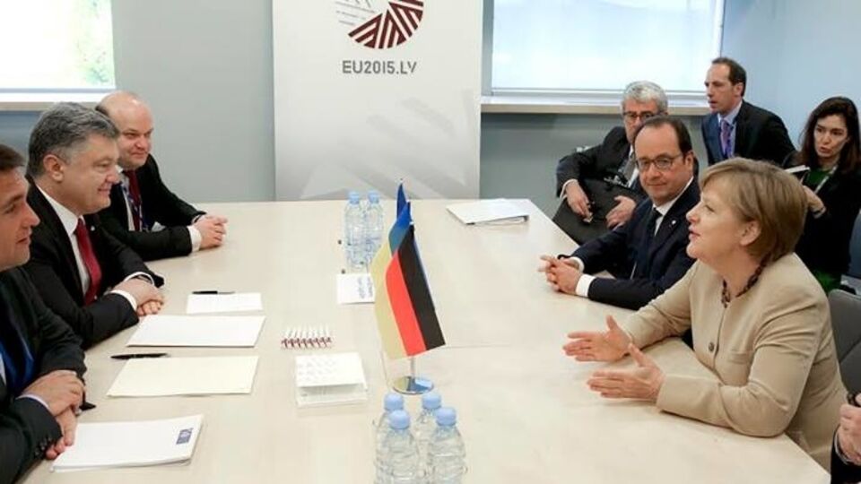 Порошенко переговорил с Меркель и Олландом