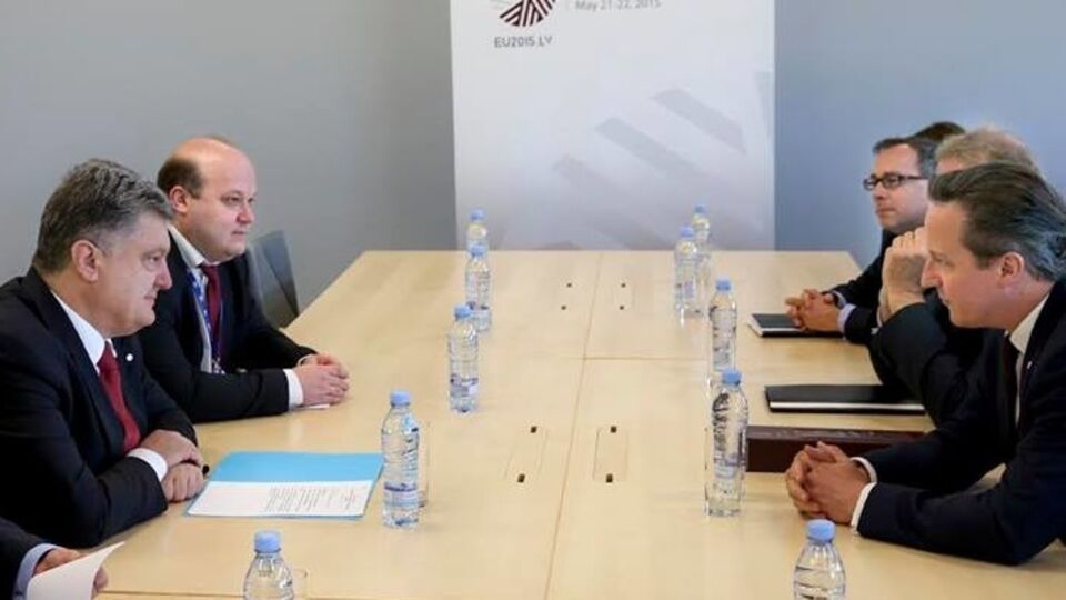 Порошенко поговорил с Кэмероном