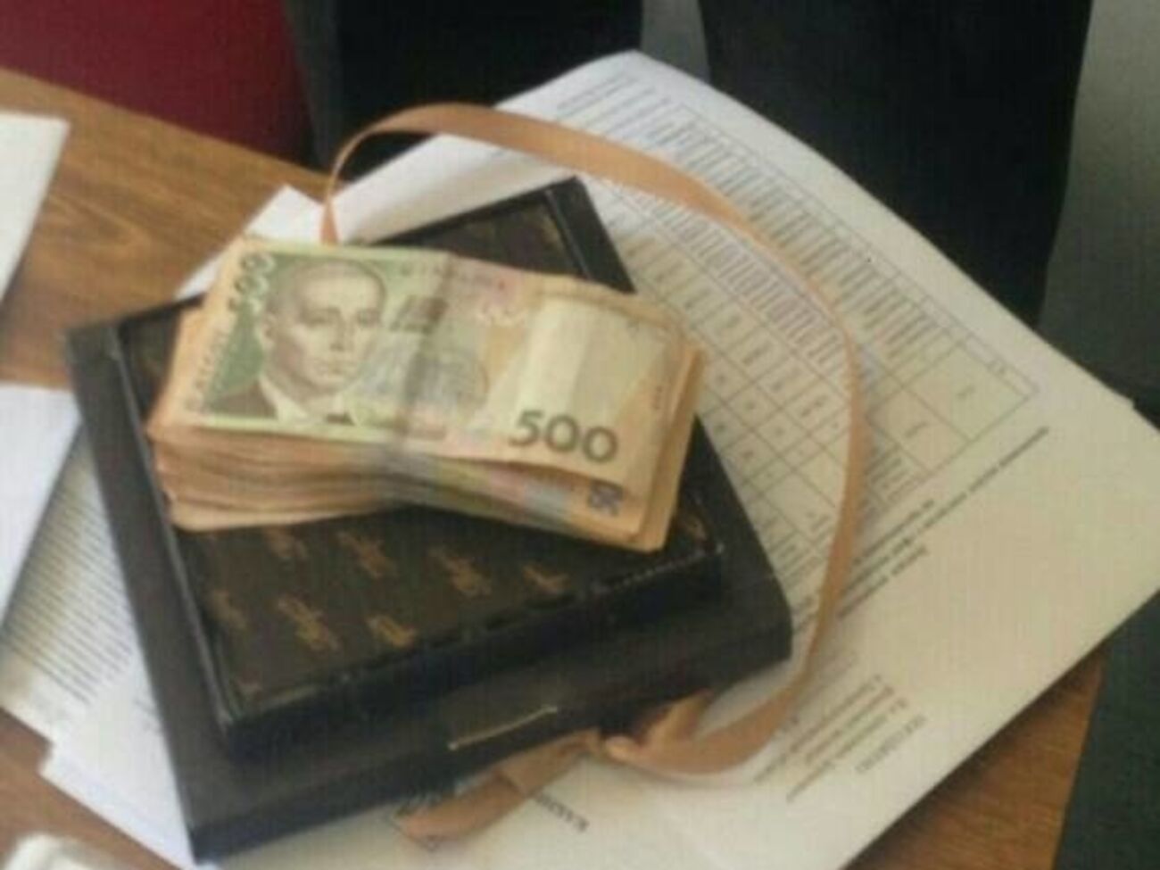 Заместитель начальника отдела контроля Госфининспекции попался на взятке