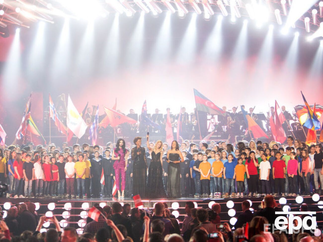 Ведущей "Евровидения" в 2015 году стала победительница прошлогоднего конкурса Кончита Вурст