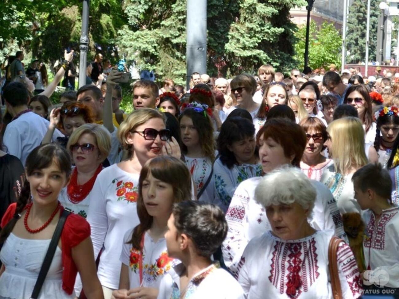 В Харькове более 200 человек приняли участие в параде вышиванок