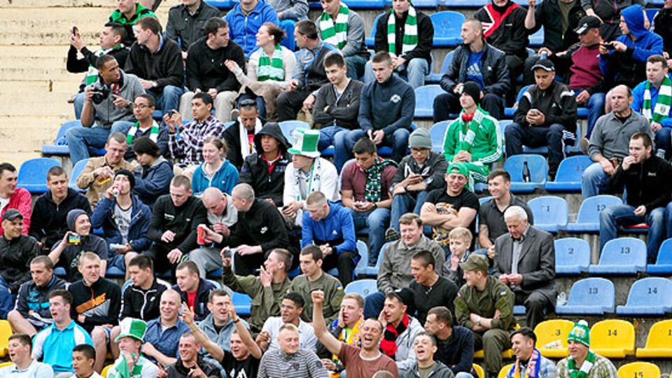 Военнослужащие из Украины и США, которые сейчас проходят совместные учения Fearless Guardian-2015 на Яворивском полигоне, посетят матч "Карпаты" – "Динамо"