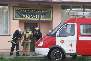 МВД: Около 5.40 в открытое окно офиса волонтеров неизвестные закинули дымовую шашку