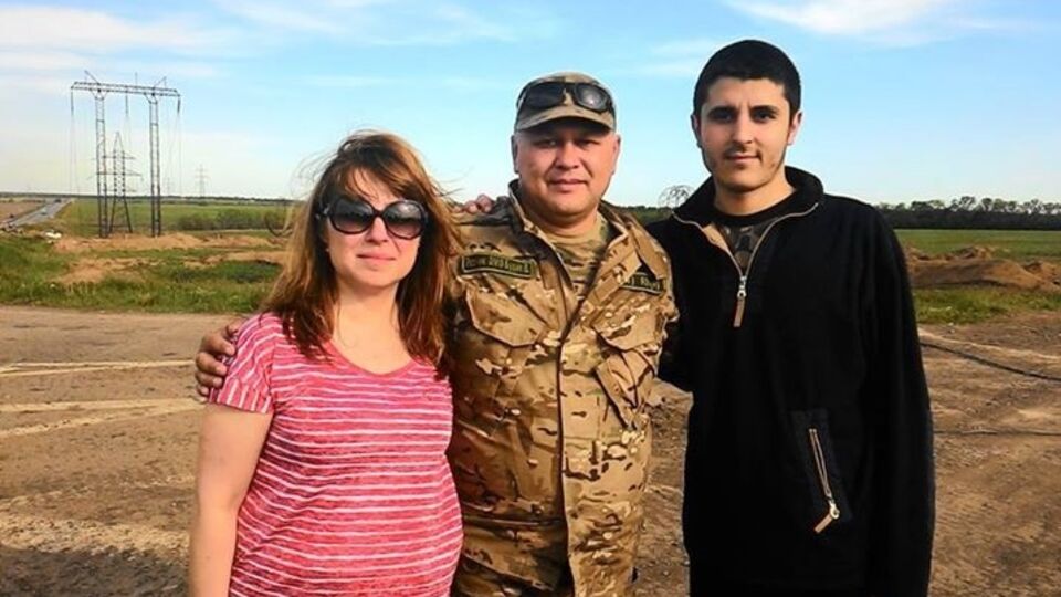 Будик (на фото в центре) с освобожденным Косенко (на фото справа)