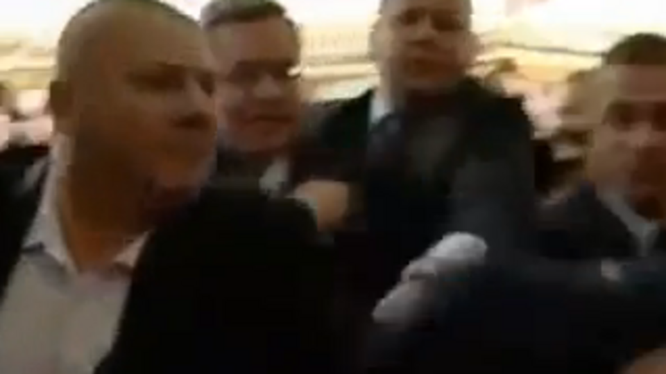 Как сообщают польские СМИ, по делу о нападении на президента задержан 34-летний житель Торуня