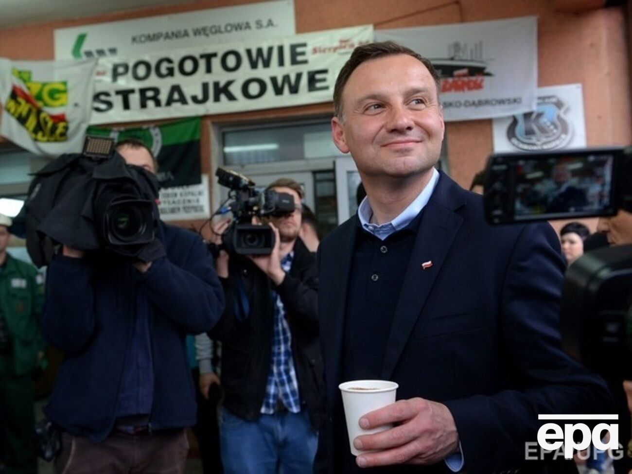 Дуда минимально опередил Коморовского в первом туре