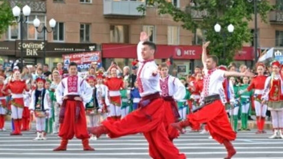 В Херсоне станцевали гопак