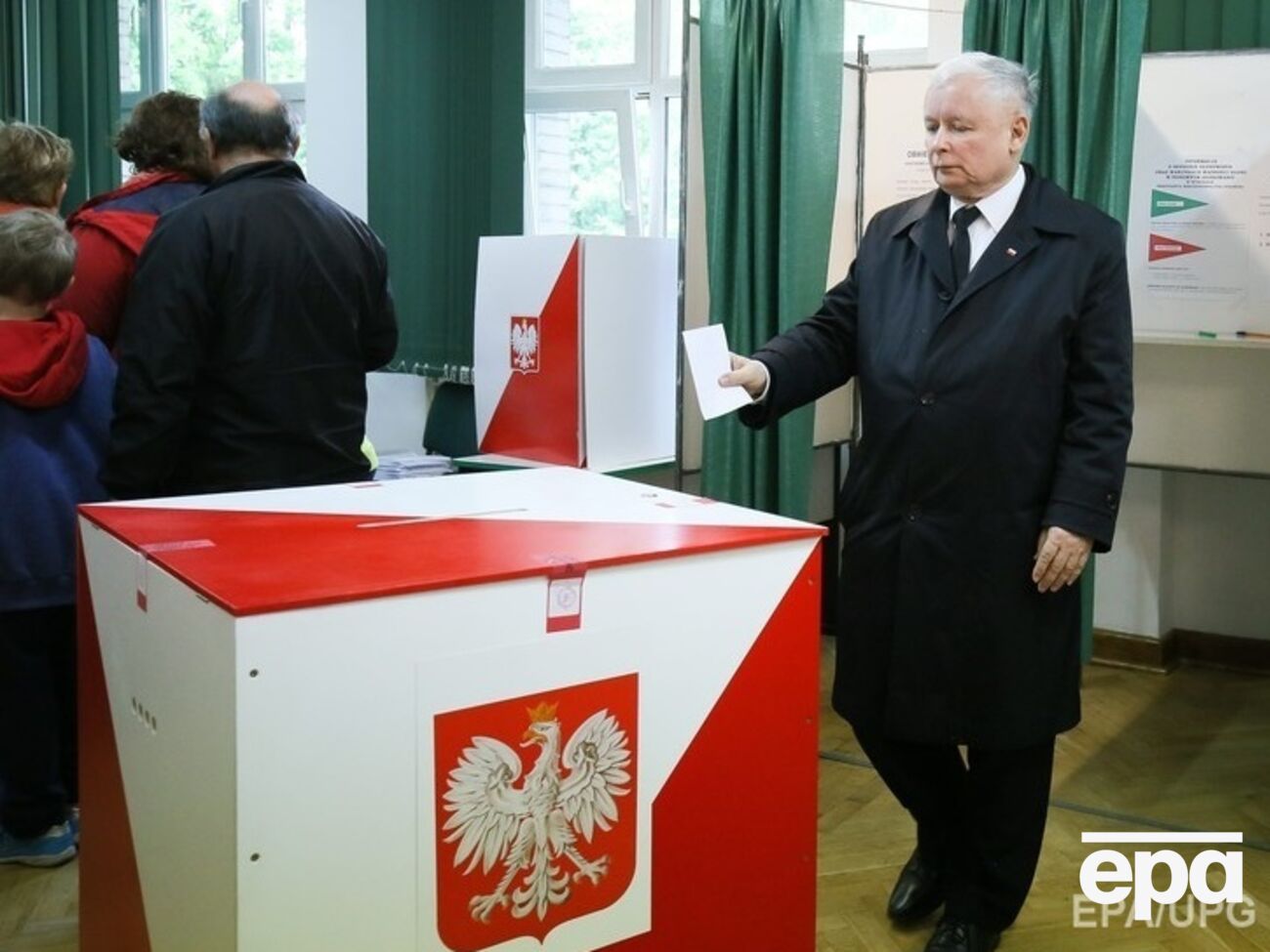 В Польше проходит второй тур президентских выборов