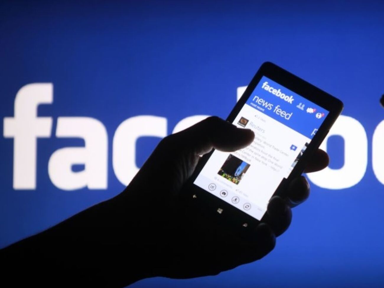 Украинцев массово блокируют в соцсети