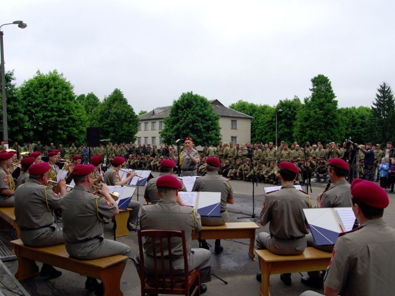 Перед бойцами выступили артисты духового, камерного, эстрадно-симфонического и симфонического оркестров, а также биг-бэнда