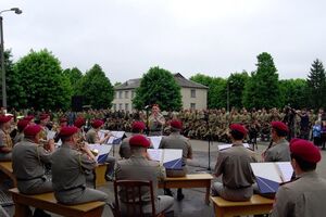 Перед бойцами выступили артисты духового, камерного, эстрадно-симфонического и симфонического оркестров, а также биг-бэнда