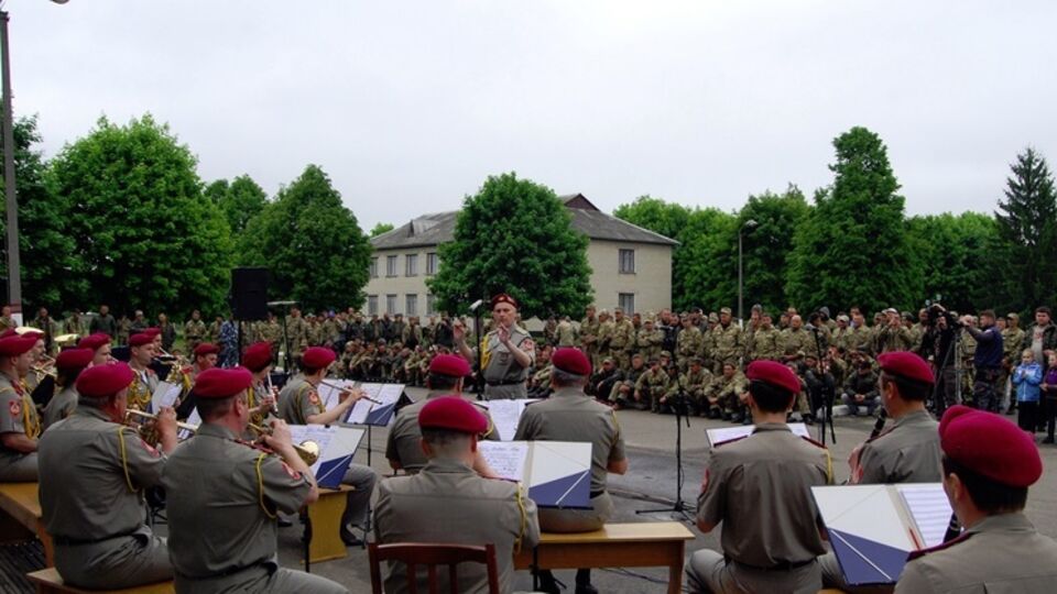 Перед бойцами выступили артисты духового, камерного, эстрадно-симфонического и симфонического оркестров, а также биг-бэнда