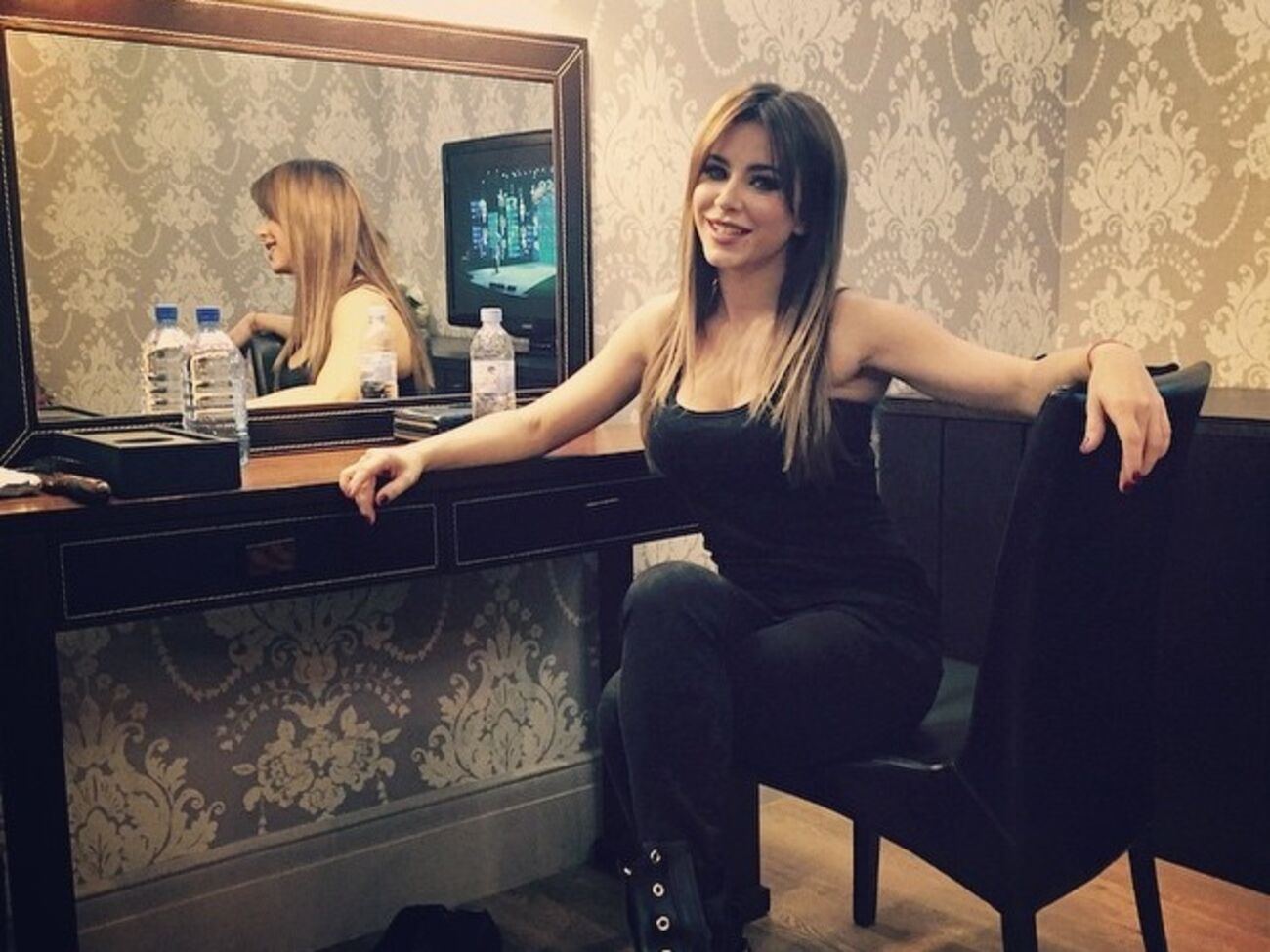 В прошлом году украинцы обвинили Ани Лорак в непатриотичной позиции, поскольку она выступает в России и получает российские музыкальные премии