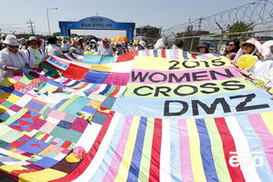 В мирном марше приняли учатие около 30 женщин-правозащитниц